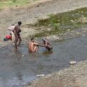 Aethiopien-Gidole-Badende-Maenner-WWW_01