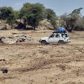 Aethiopien-Turmi-Keske-Flussbett-Jeep-WWW_01