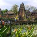 2004-bali-ubud-pura-taman-saraswati-www_02