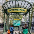 2026-Paris-Buttes-Montmartre-Clignancourt-Metro-Place-des-Abbesses-WWW_01