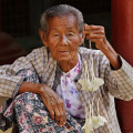 myanmar-bagan-shwezigon-pagode-frau-www_03