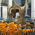 bangkok-erawan-schrein-ratchaprasong-kreuzung-www_01